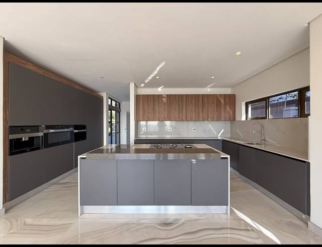 6 BEDROOM HOUSE FOR SALE IN IZINGA